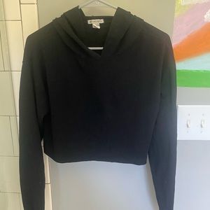 🌼Black Cropped Sweatshirt